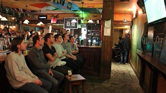 Retransmission des matchs dans un bar restaurant 